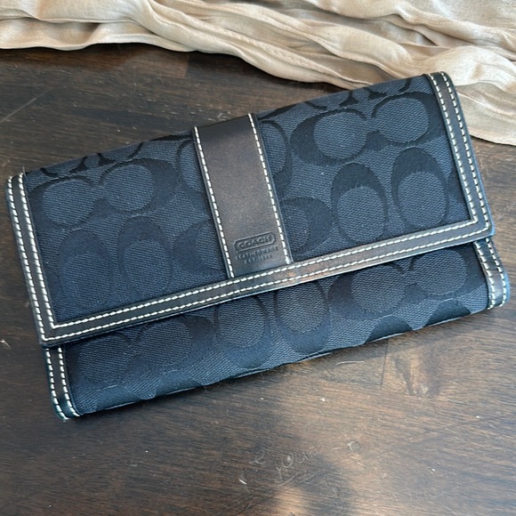 Coach Black Signature Pattern Wallet- Excellent Condition - Picture 1 of 6